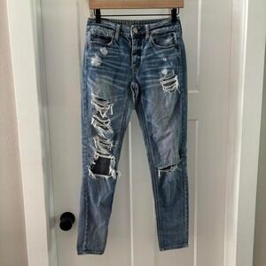 Distressed blue skinny jeans #rippedjeans #skinnyjeans‎ American Eagle size 00